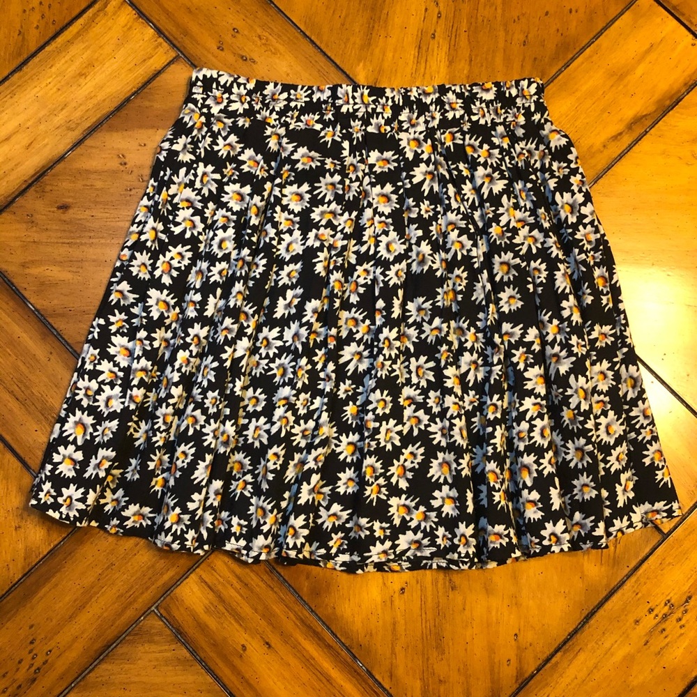 Brandy Melville flower print pleated skirt
